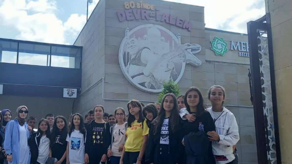 Sarıidris Ortaokulunun düzenlemiş olduğu Konya gezisinde öğrenciler hem eğlendi hem öğrendi.