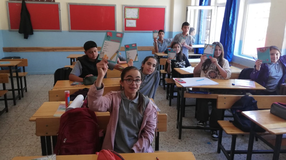 Sarıidris Ortaokulu öğrencileri devam eden Bütçe Defteri Projesi ile tasarruf ve harcamalarını daha bilinçli yapıyor.
