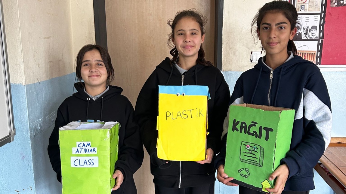 Enerji Dostu Mavi Yeşil Okul Projesi kapsamında okulumuzda atık kutuları oluşturuldu.