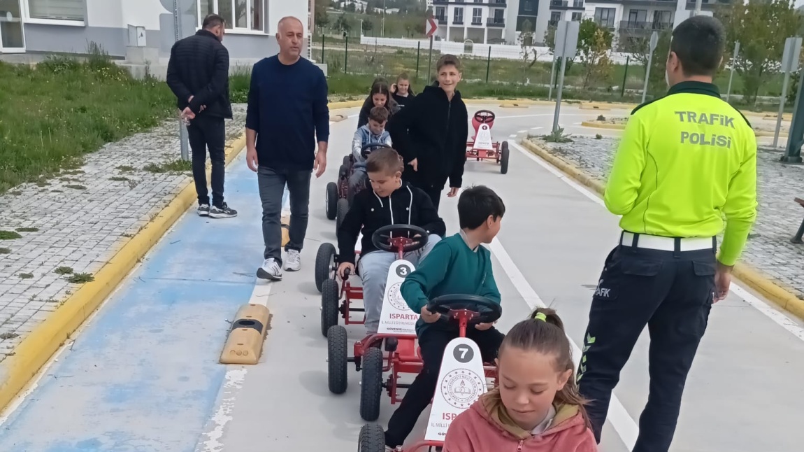 Öğrenci Kulüpleri Sosyal Sorumluluk ve Toplum Hizmeti Çalışmaları Projesi kapsamında öğrencilerimiz Isparta Trafik Çocuk Eğitim Parkı Gezisine katıldı.